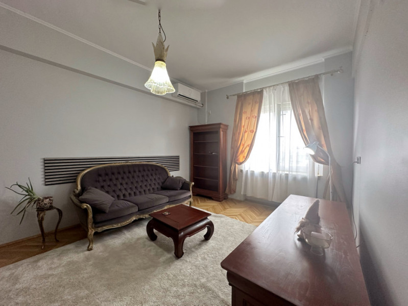 Toamnei Eminescu - apartament elegant în clădire 