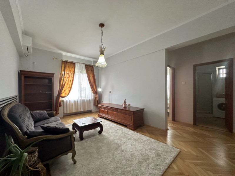 Toamnei Eminescu - apartament elegant în clădire 