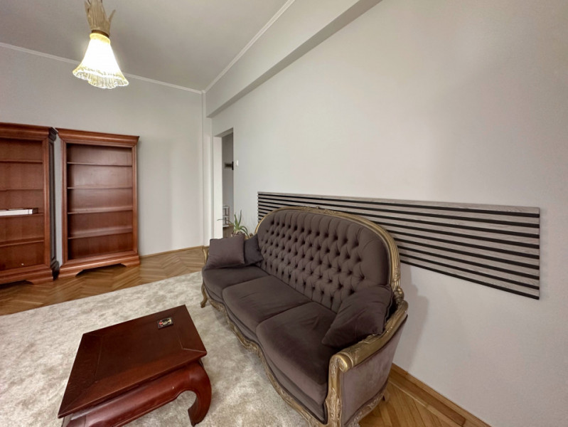 Toamnei Eminescu - apartament elegant în clădire 