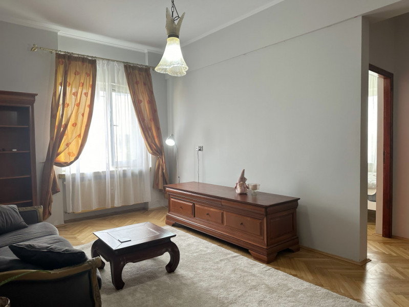 Toamnei Eminescu - apartament elegant în clădire 