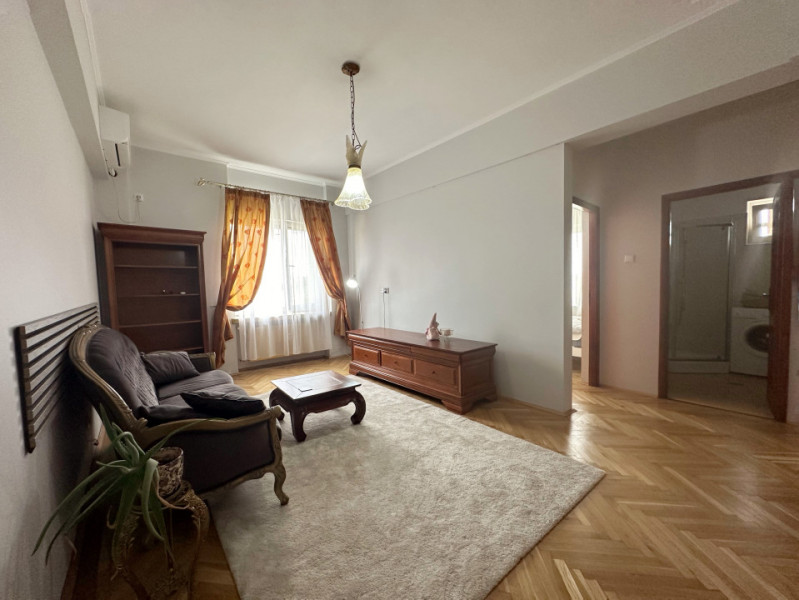 Toamnei Eminescu - apartament elegant în clădire 