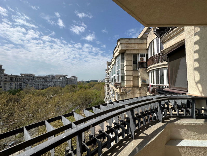 2 camere Unirii – vedere panoramică, lumină și terasă!