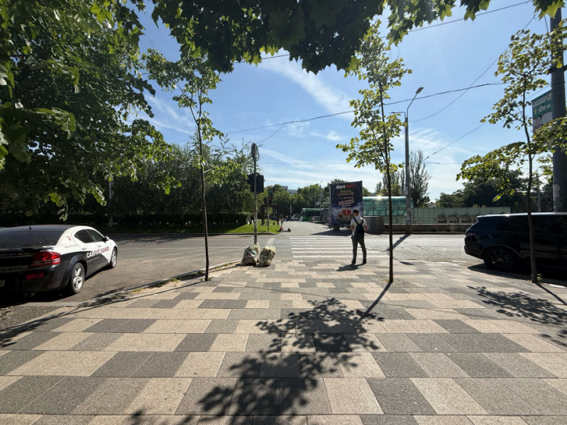 2 camere   B-dul Decebal la 2 minute de metrou Piața Muncii