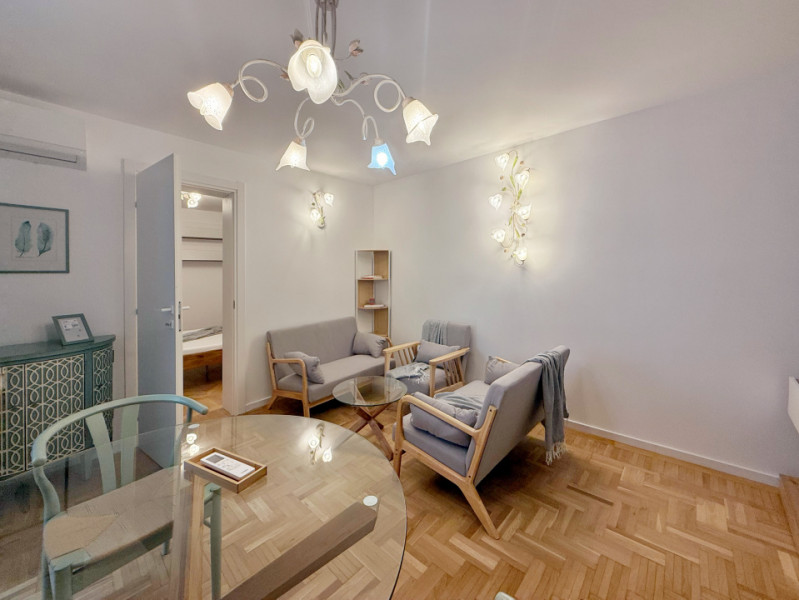 Apartament cu personalitate, lângă Cișmigiu – proaspăt renovat, prima închiriere