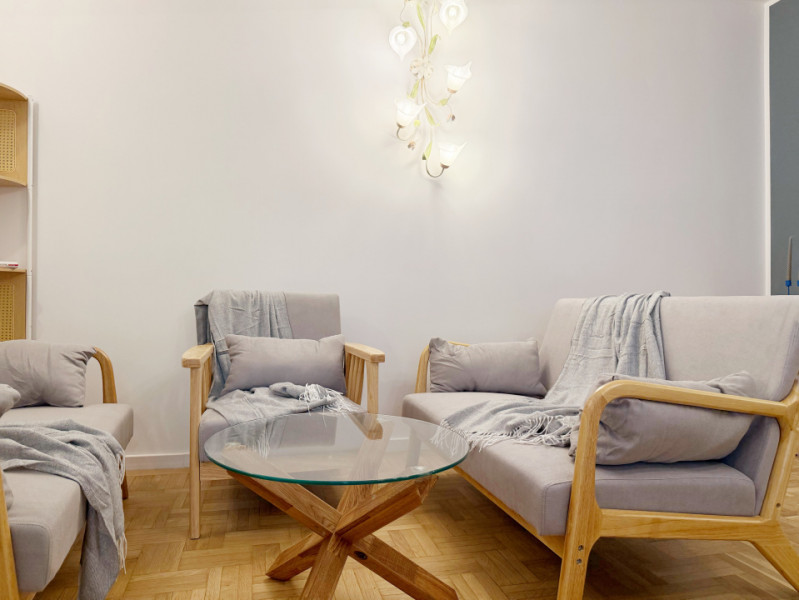 Apartament cu personalitate, lângă Cișmigiu – proaspăt renovat, prima închiriere