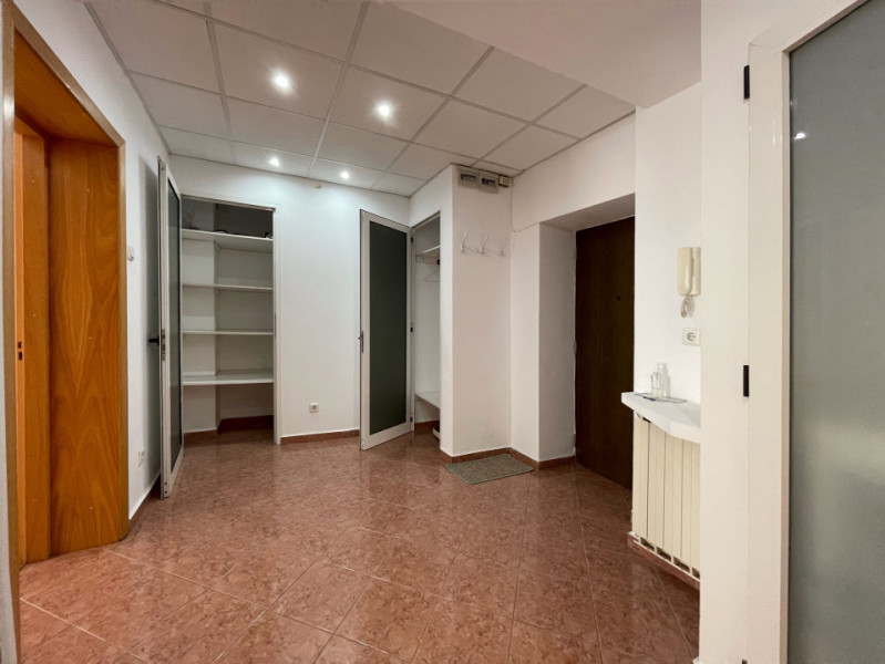 Ofertă închiriere 2 camere Piata Unirii bloc monolit