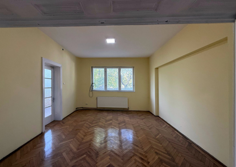 Ultracentral Ploiești – parter de vilă cu șarmul anilor ’50