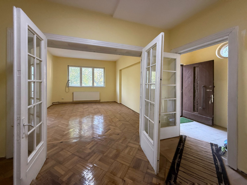 Ultracentral Ploiești – parter de vilă cu șarmul anilor ’50