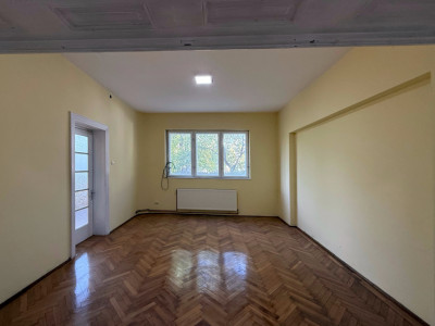 Ultracentral Ploiești – parter de vilă cu șarmul anilor ’50