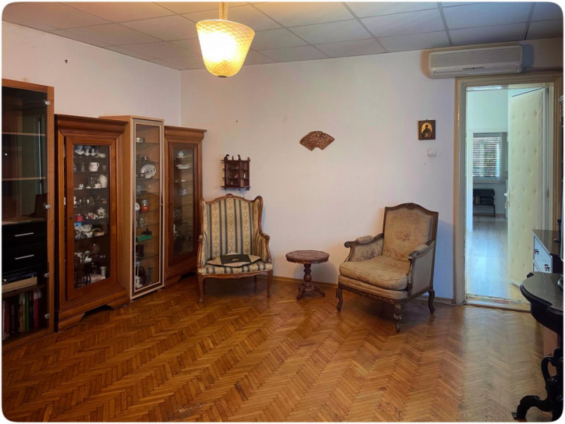 Vilă cu 3 apartamente independente si gradină mare în Cotroceni