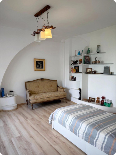 Vilă cu 3 apartamente independente si gradină mare în Cotroceni