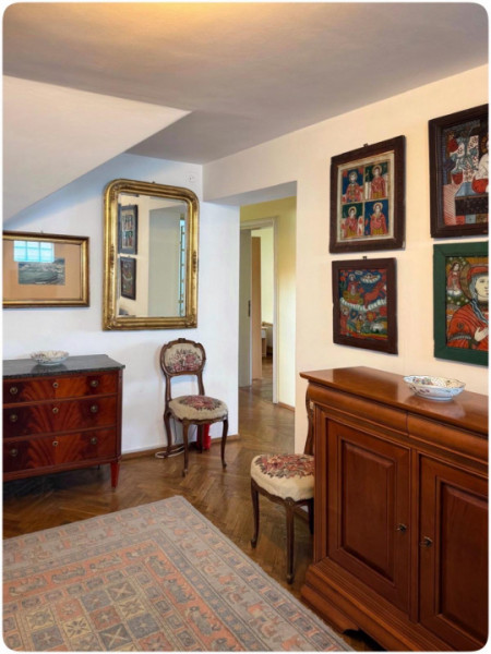 Vilă cu 3 apartamente independente si gradină mare în Cotroceni