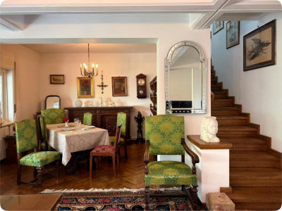 Vilă cu 3 apartamente independente si gradină mare în Cotroceni