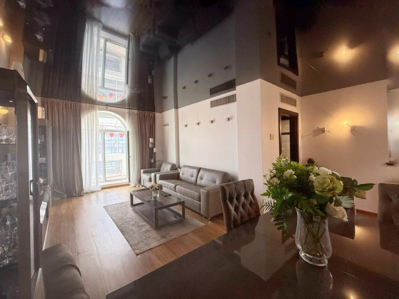 3 camere Calea Victoriei vedere Radisson Blu