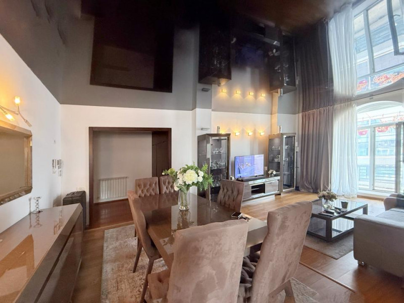 3 camere Calea Victoriei vedere Radisson Blu