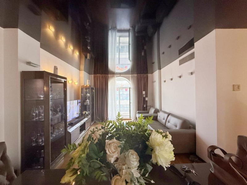 3 camere Calea Victoriei vedere Radisson Blu