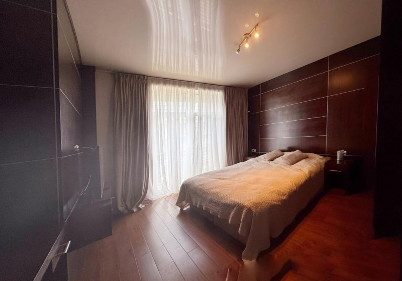 3 camere Calea Victoriei vedere Radisson Blu