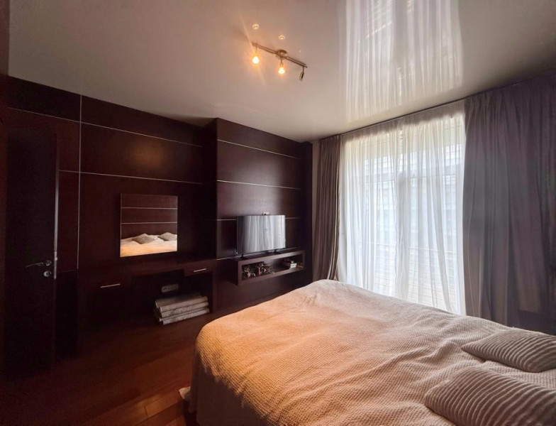 3 camere Calea Victoriei vedere Radisson Blu