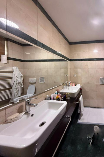 3 camere Calea Victoriei vedere Radisson Blu