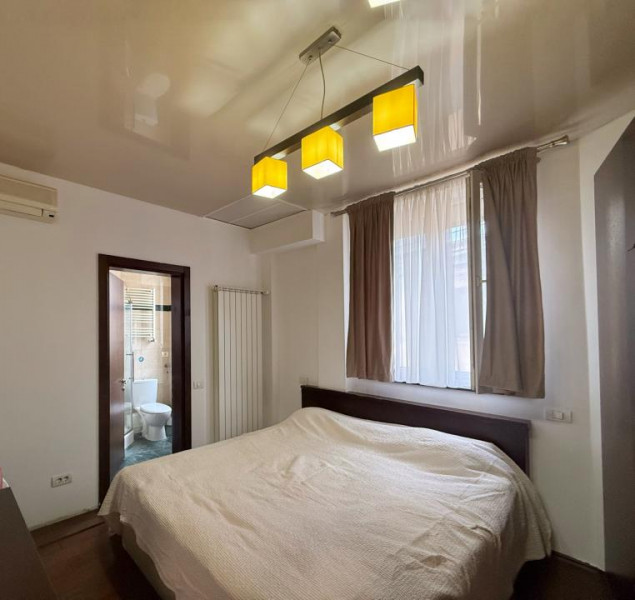 3 camere Calea Victoriei vedere Radisson Blu