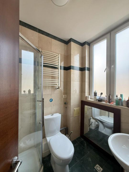 3 camere Calea Victoriei vedere Radisson Blu