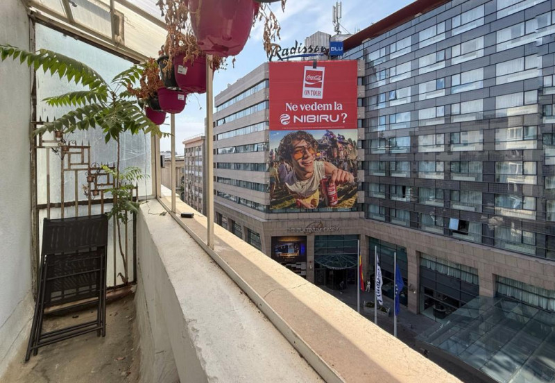 3 camere Calea Victoriei vedere Radisson Blu