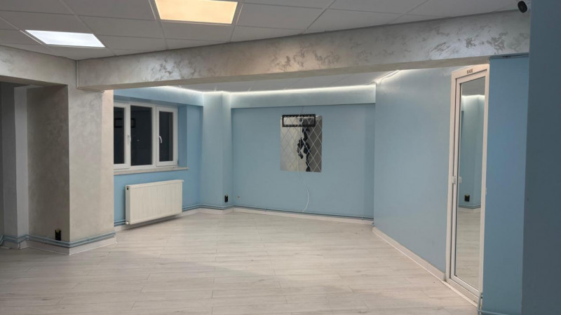 Spațiu comercial stradal, 60 mp — Bd. Chișinău, aproape de Bd. Basarabia