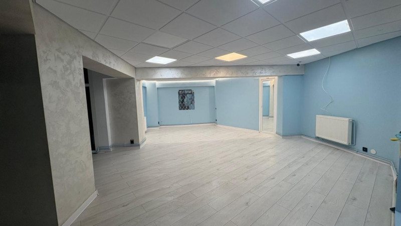 Spațiu comercial stradal, 60 mp — Bd. Chișinău, aproape de Bd. Basarabia
